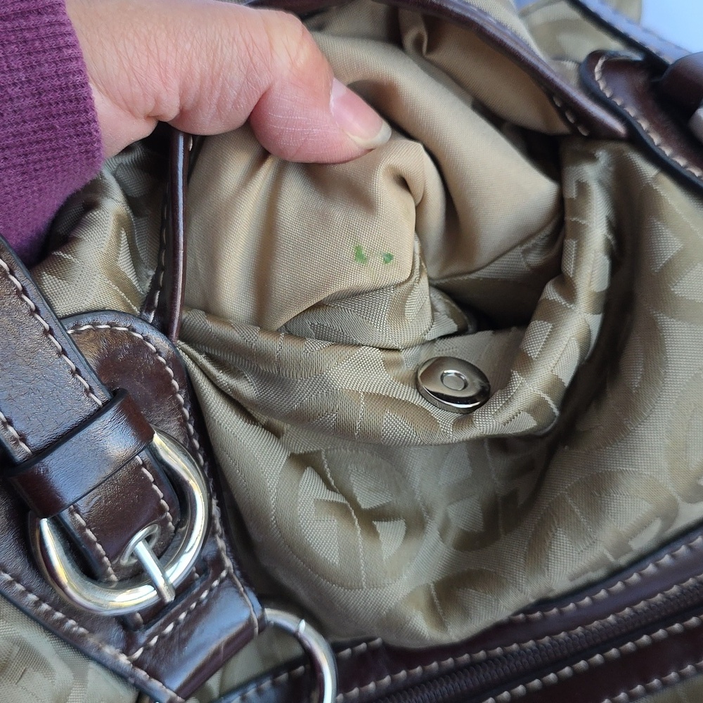 Giani Bernini Elegant Tan Shoulder Bag with Dark Brown Accents - Picture 7 of 12